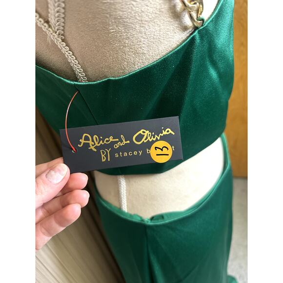 Alice + Olivia Karoline Chain Shoulder Cutout Gown In Emerald Size 10 - Picture 8 of 11